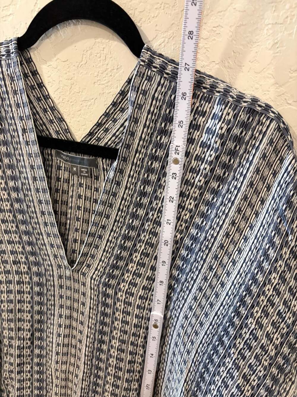 Vince Printed Dolman V-Neck Blouse 100% silk - Picture 6 of 6